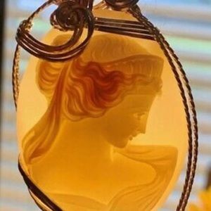 Large Oyster Shell Cameo